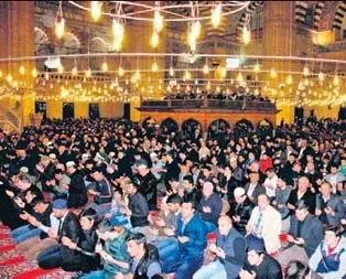 Camilerde kandil coşkusu