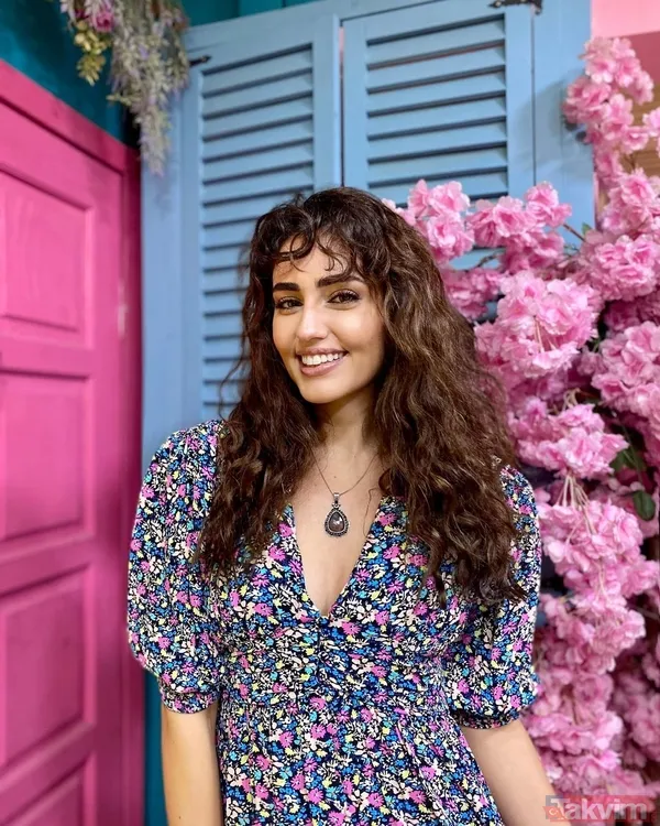 Bir Zamanlar Çukurova’nın Gülten’iydi! Selin Genç kırmızılar içinde paylaştı! Süper minisiyle uzaklara daldı! Ortalığı kasıp kavurdu - 2