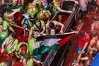 İspanya’da binlerce kişinin katıldığı domates festivalinde Filistin’e destek! Dev bayraklar açıldı