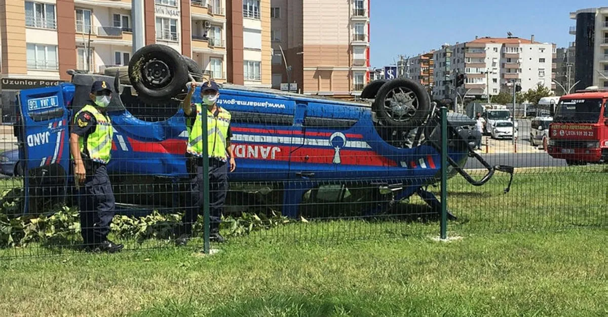 Balikesir Edremit Te Jandarma Minibusu Devrildi 3 Yarali Takvim