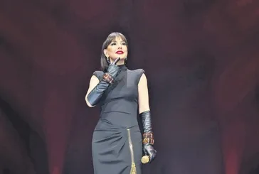 Ebru Gündeş’ten Maslak’ta muhteşem açılış!