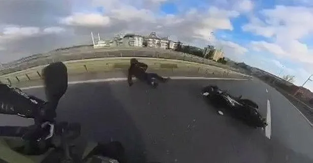 D-100’de feci kaza! Motosiklet sürücüsü metrelerce sürüklendi