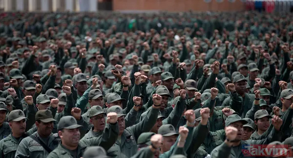 Venezuela ordusu Maduro'ya destek için sokağa çıktı - 1
