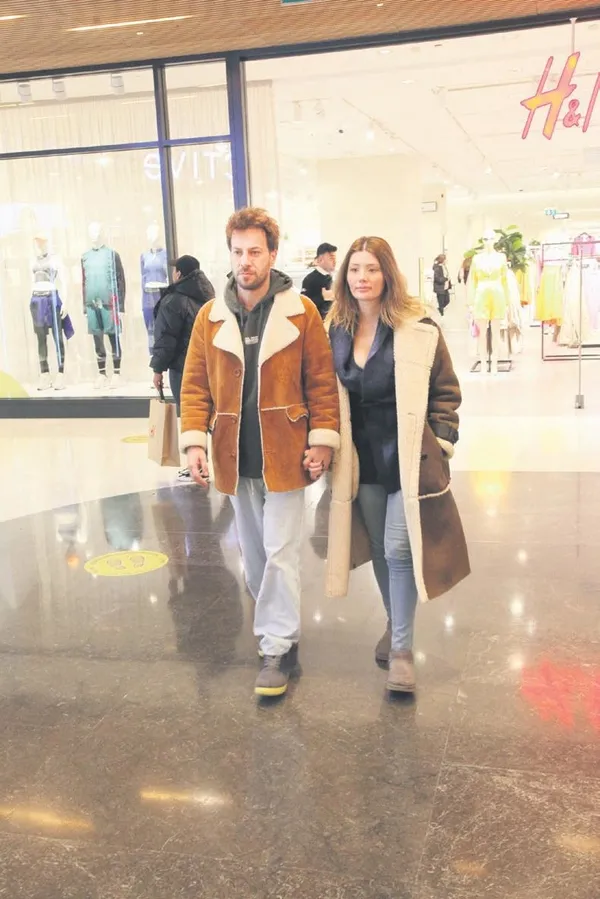 taze-damat-ozcan-deniz-ortaya-cikti-samar-dadgarin-biricik-esinin-son-hali-dikkat-cekti-1677707049407.jpeg Taze damat Özcan Deniz ortaya çıktı! Samar Dadgar'ın biricik eşinin son hali dikkat çekti-5