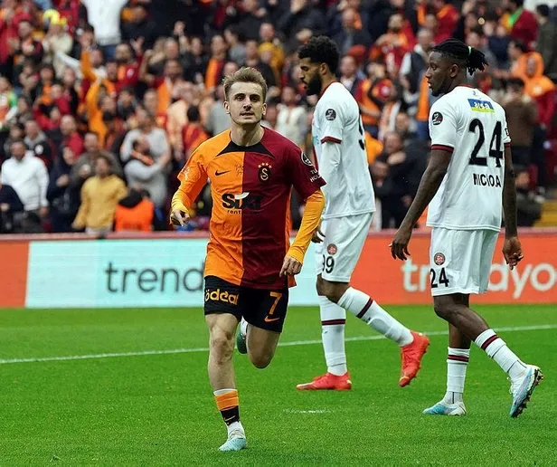 Galatasaray yıldız futbolcu ile yeni sözleşme konusunda el sıkıştı!-2