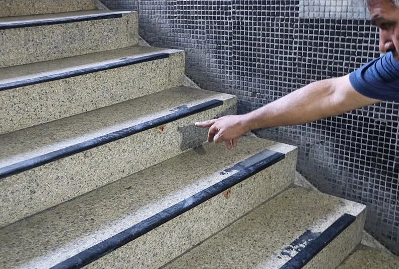 Eşini metroda katletti