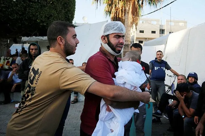 Katil İsrail saldırısından kurtulan Gazzeli çocuk Batı'nın katliamını haykırdı: "Bütün ülkeler için kanımız ucuz"-4