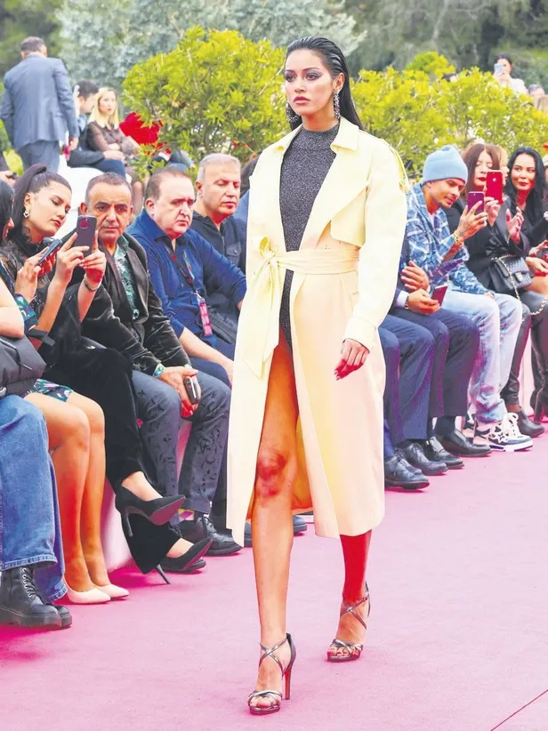 burak-torer-eski-sevgilisi-gulben-ergeni-sahnenin-en-onunden-izledi-saklambac-haberleri-1671311433808.jpeg Burak Törer eski sevgilisi Gülben Ergen’i sahnenin en önünden izledi | Saklambaç haberleri-11