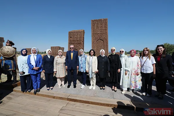 Ahlat'ta ecdada vefa! Başkan Erdoğan ve Bahçeli Selçuklu mezarlığını ziyaret etti | Han çadırında koyu sohbet - 13