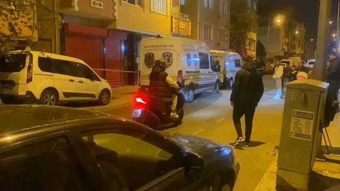 Son dakika: Gaziosmanpaşa'da şüpheli ölüm! Kan izlerini takip etti annesinin cesedini buldu-2