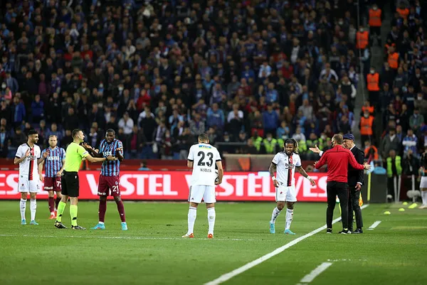 1649052585845.jpg Trabzonspor - Beşiktaş maçının hakemi Zorbay Küçük hakkında flaş iddia! MHK'dan radikal karar-4