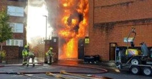 İngiltere’de trafo merkezinde yangın! Londra duman altında