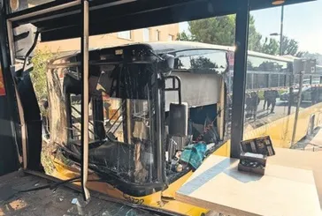 4 yaralı hastaneye kaldırıldı: İETT kaza yaptı!