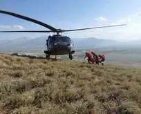 Erzincan’da arazide araştırma yaptığı sırada kayalıklardan düşen mühendis helikopterle kurtarıldı
