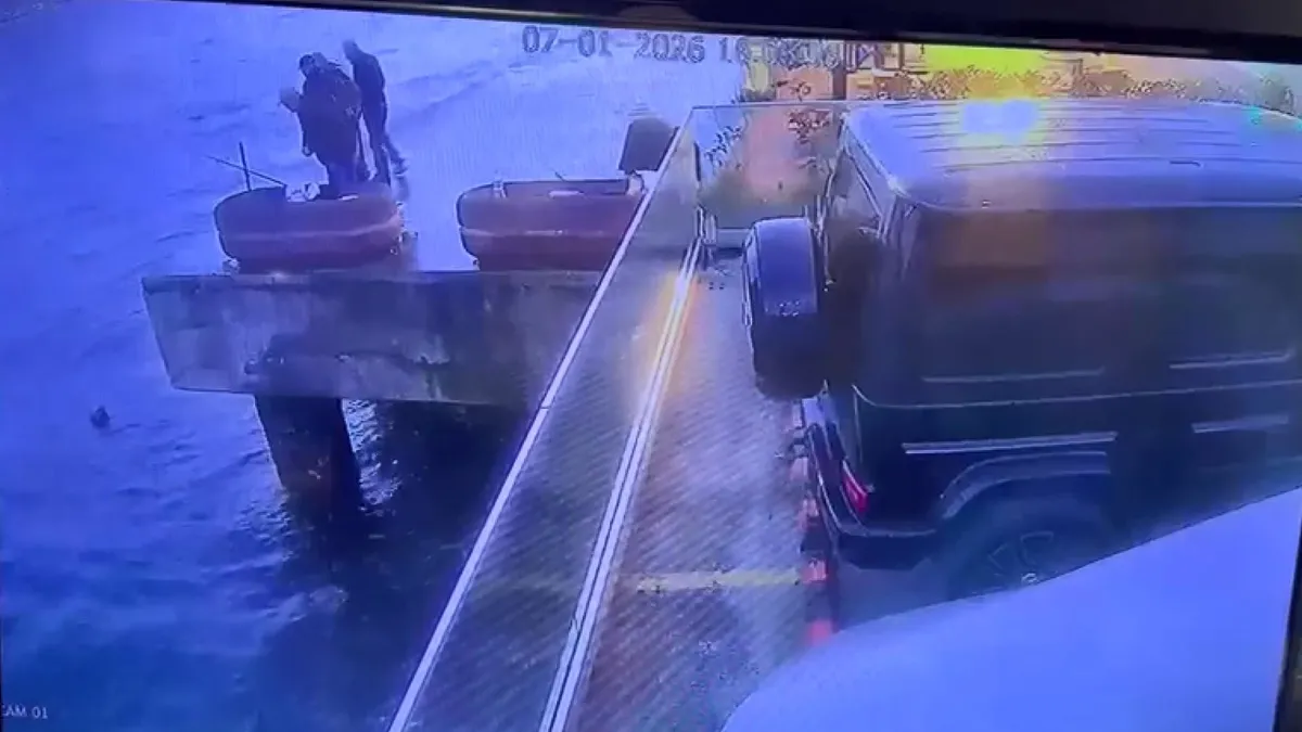 Sarıyer’de motosiklet sürücüsü Kenan Uğur’un denize düştüğü anlar kamerada!