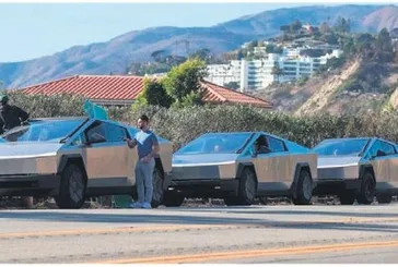 Elon Musk elektrik ve WiFi için yolladı