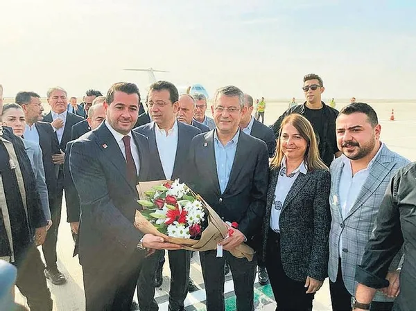 ekrem-imamoglu-kasayi-ele-gecirdi-1699838415156.jpeg Özgür Özel'in A takımı belli oldu! Ekrem İmamoğlu kasayı ele geçirdi-3