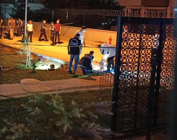 ankara-mamakta-eski-es-dehseti-karisini-oldurdu-sevgilisi-ve-kizini-yaralayip-intihara-kalkisti-1630380121014.jpg Ankara Mamak'ta eski eş dehşeti! Karısını öldürdü sevgilisi ve kızını yaralayıp intihara kalkıştı-7