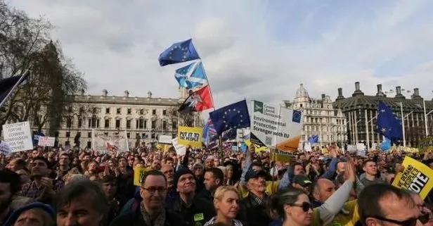 Brexit’in iptal edilmesine yönelik dilekçeye destek artıyor! Bir haftada 5 milyonu aştı...