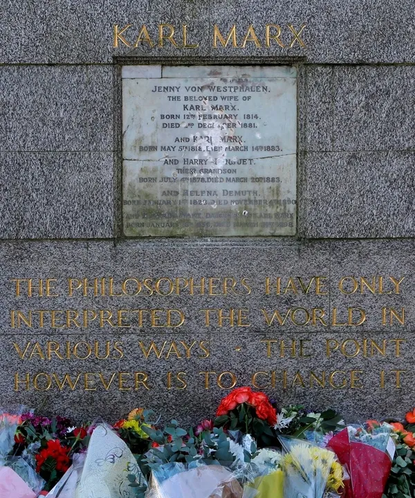 karl-marxin-mezarinin-turizme-acilmasi-komunistler-arasinda-tartisma-cikardi-1606828313451.jpg Karl Marx'ın mezarının turizme açılması komünistler arasında tartışma çıkardı-4