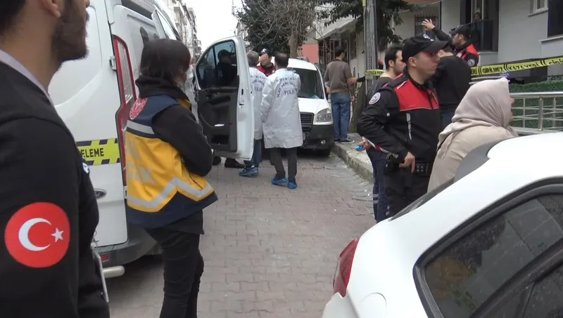 Avcılar’da dehşet: 3 çocuğunun annesini çocuklarının gözü önünde öldürdü-3