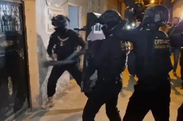 Adana'da DEAŞ'a şafak baskını
