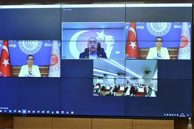 Son dakika: Ticaret Bakanı Ruhsar Pekcan esnafla bir araya geldi: "Esnafımızı dünya pazarına açacağız"