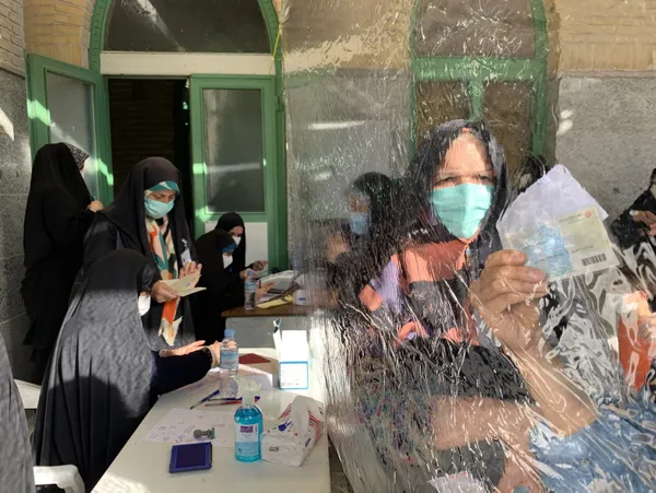 son-dakika-iranda-13-cumhurbaskanligi-secimleri-icin-oy-verme-islemi-basladi-1623996300285.jpg SON DAKİKA: İran'da 13. Cumhurbaşkanlığı Seçimleri için oy verme işlemi başladı-3