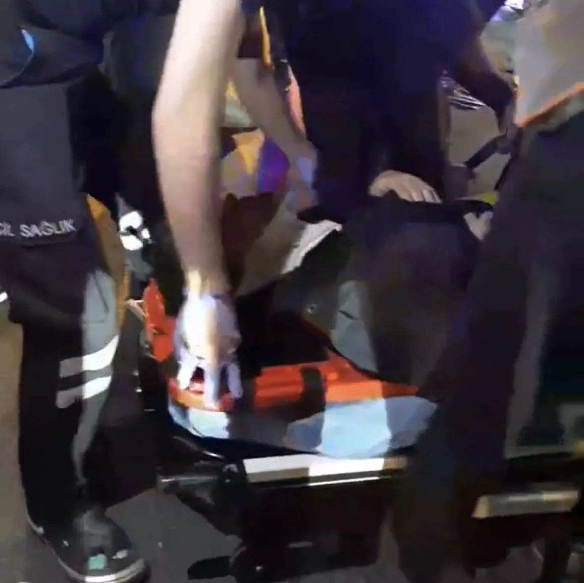 Belediye otobüsüyle motosiklet çarpıştı!