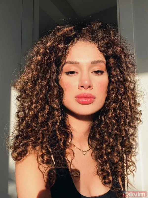 Ateşe düşen düşene! Serenay Sarıkaya ile Mert Demir iddialarının ardından Cem Yılmaz'dan atak! Mela Bedel'i anında takipledi - 4