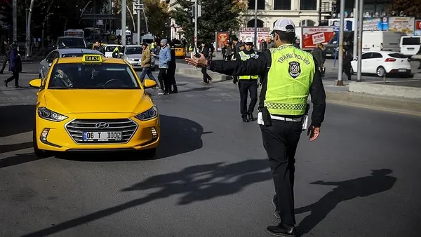 istanbulda-taksi-denetimleri-suruyor-kurallara-uymayanlara-ceza-yagdi-1634288800411.jpg İstanbul'da taksi denetimleri sürüyor! Kurallara uymayanlara ceza yağdı-3