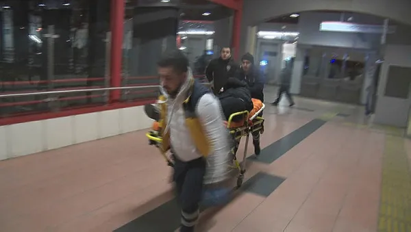 1577877725827.jpg İstanbul'da metrodaki bıçaklı kavga ile ilgili flaş gelişme-3