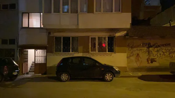 sigarayla-uyuya-kaldi-yalniz-yasadigi-evde-cikan-yanginda-agir-yaralandi-1629236556059.jpg Sigarayla uyuya kaldı! Yalnız yaşadığı evde çıkan yangında ağır yaralandı-8