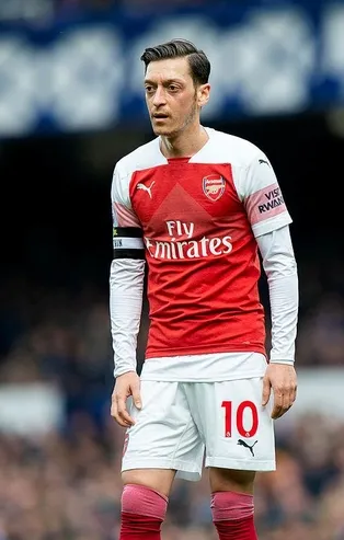 Fenerbahçe'ye transferi bomba etkisi yaratan Mesut Özil'den son dakika paylaşımı! Gönülleri fethetti