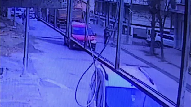 Arnavutköy'de pompalı dehşeti! Rastgele ateş ederek böyle ilerledi-3