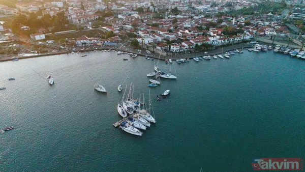 İzmir Seferihisar'da meydana gelen depremin yarattığı yıkım sabah havadan görüntülendi - 26