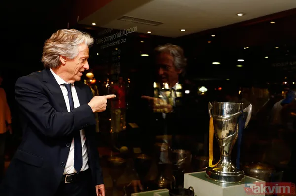 SON DAKİKA: Takvim.com.tr günler öncesinden duyurmuştu! Fenerbahçe'nin yeni teknik direktörü Jorge Jesus Ülker Stadyumu'nu gezdi - 6