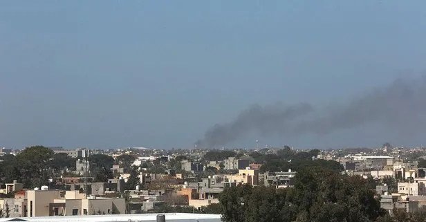 Libya’da darbeci Hafter milisleri Trablus’taki Mitiga Havalimanı’na 9 roket attı