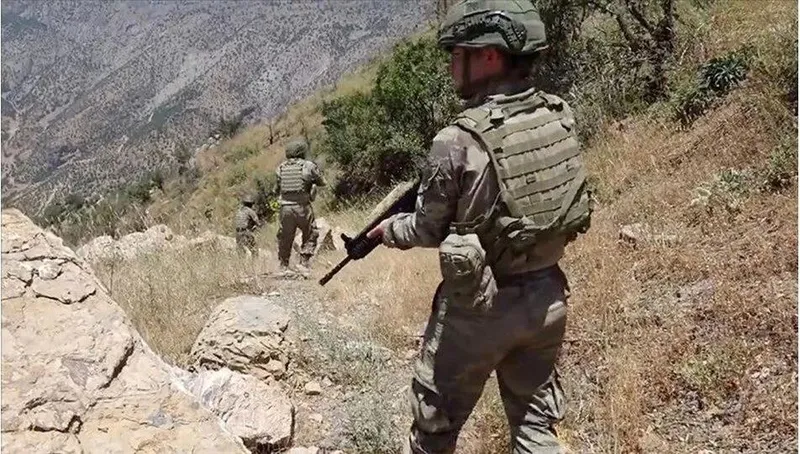 baskan-erdogandan-kktc-donusu-dogal-gaz-gemisi-mujdesi-adeta-bir-us-gibi-micotakise-dendiasa-haddini-bildir-uy-1721551920808.jpeg Başkan Erdoğan'dan KKTC dönüşü 'doğal gaz gemisi' müjdesi: "Adeta bir üs gibi" | Miçotakis'e "Dendias'a haddini bildir" uyarısı-8