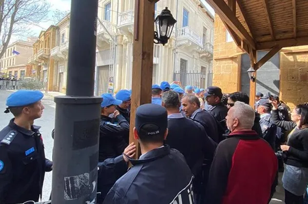 Son dakika: KKTC polisi ile BM askerleri arasında 'sınır kapısı' gerginliği