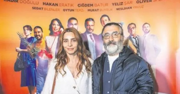 Nur Fettahoğlu, eşi Levent Veziroğlu ile Amiral Battı Kaçıyorusss oyununun galasına katıldı