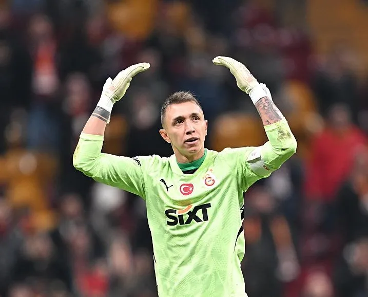 Tarihe geçen Muslera’dan veda sinyali