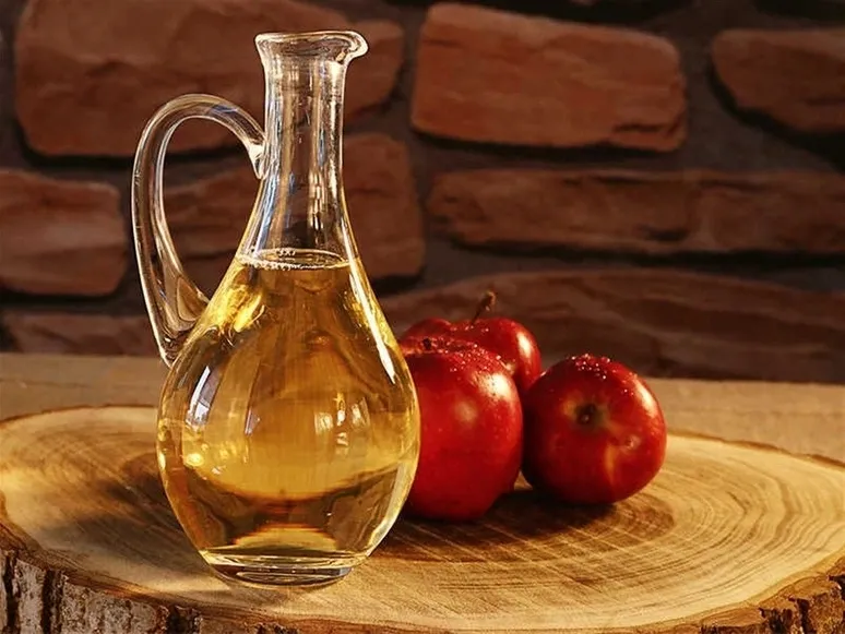 kina-ve-elma-sirkesini-karistirip-ayaginiza-surun-o-derdin-caresi-bu-karisimda-gizli-1714070051644.jpeg O derdin çaresi bu karışımda gizli: Kına ve elma sirkesini karıştırıp ayağınıza sürün!-2