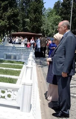 Cumhurbaşkanı Erdoğan'dan kabir ziyaretleri