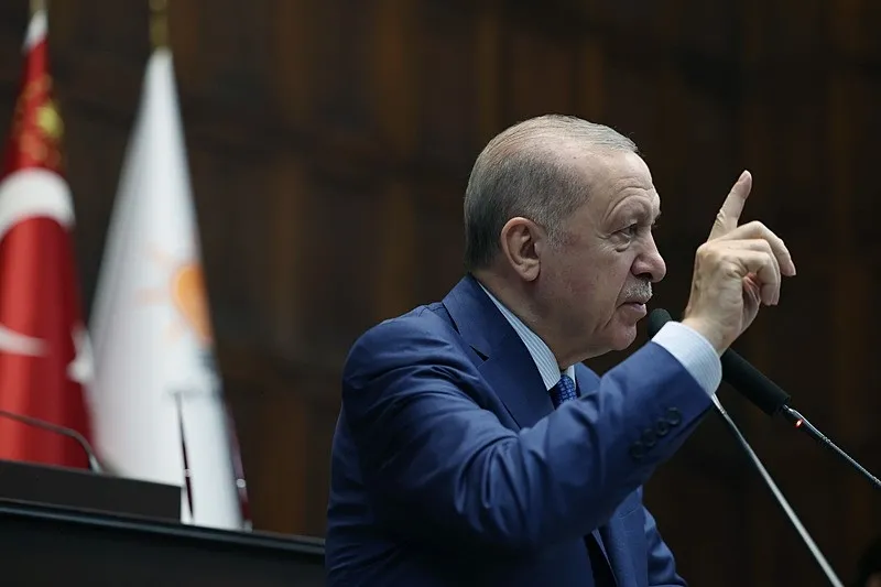 baskan-erdogandan-ak-parti-tbmm-grubunda-onemli-aciklamalar-canli-yayin-1781084870441.jpeg Başkan Erdoğan'dan CHP'ye: Siz bu kafayla sandıkta çok tokat yersiniz | Kurultay savaşına gönderme: Biz taraf değiliz-4