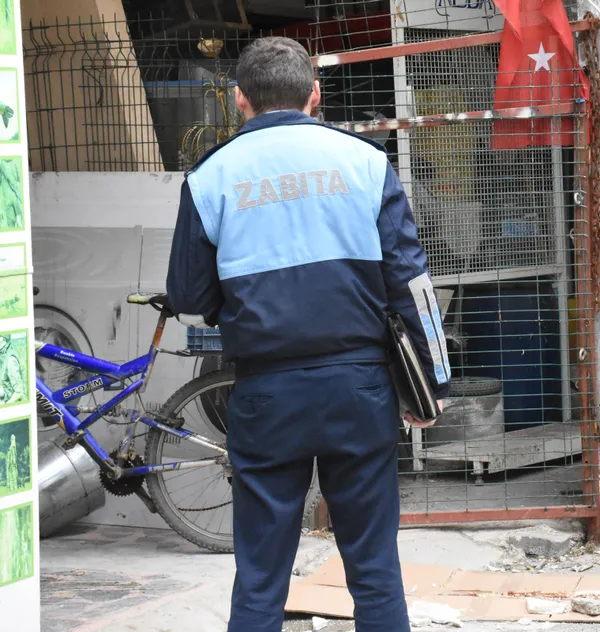 sivasta-is-haninin-icindeki-kullanilmayan-dukkani-fareler-basti-esnaf-isyan-etti-1652091802835.jpg Sivas'ta iş hanının içindeki kullanılmayan dükkanı fareler bastı! Esnaf isyan etti-4