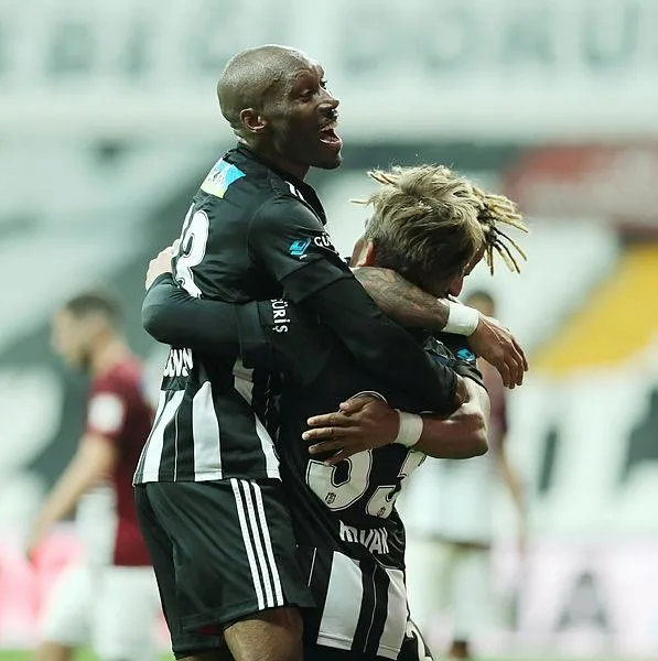 Beşiktaş, Hatay'ı 7 gol ile geçti: Kartal'ın yıldızı Larin Hatay'a 4 gol atarak yıldızlaştı-11
