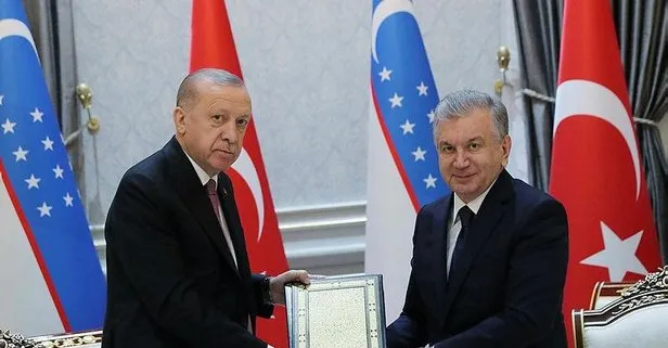 Başkan Erdoğan, Özbekistan Cumhurbaşkanı Mirziyoyev’e Ali Şir Nevai Kulliyatı’nı hediye etti