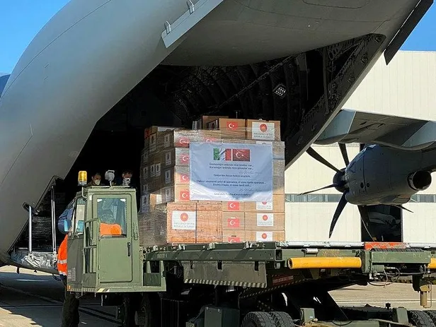 Son dakika: MSB duyurdu: Yardım taşıyan uçak İtalya indi-1