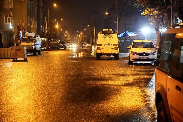 Diyarbakır'da ilçe emniyet müdürlüğüne el yapımı patlayıcıyla saldırı-2